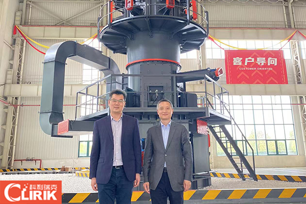 遼寧客戶加工建筑垃圾考察我司HGM125超細(xì)立磨機(jī)