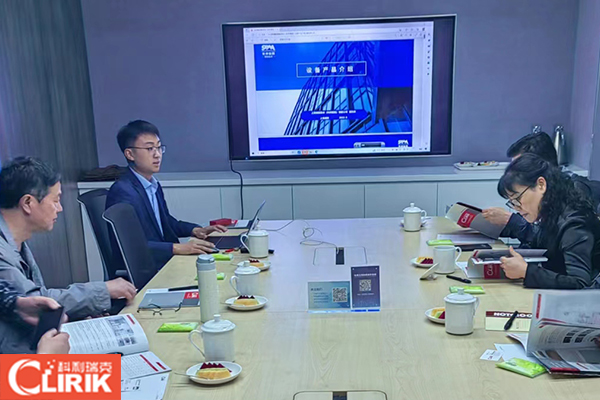 四川客戶考察石油焦HGM80超細立磨設(shè)備