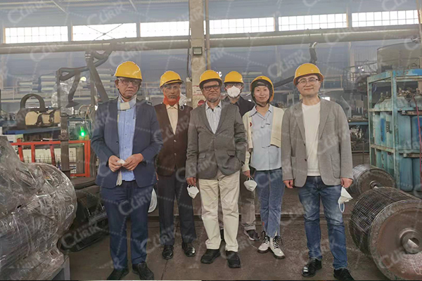 孟加拉客戶來廠區(qū)參觀方解石超細(xì)磨機(jī)