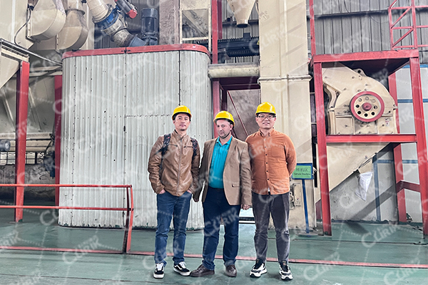 阿爾及利亞客戶加工方解石考察我司超細立磨機