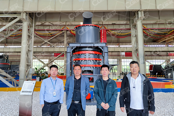 河北客戶來我司考察石膏超細立磨設(shè)備