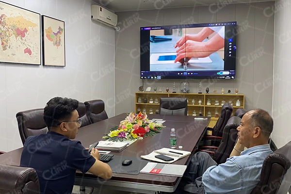 湖南客戶考察我司白云石超細立磨設(shè)備